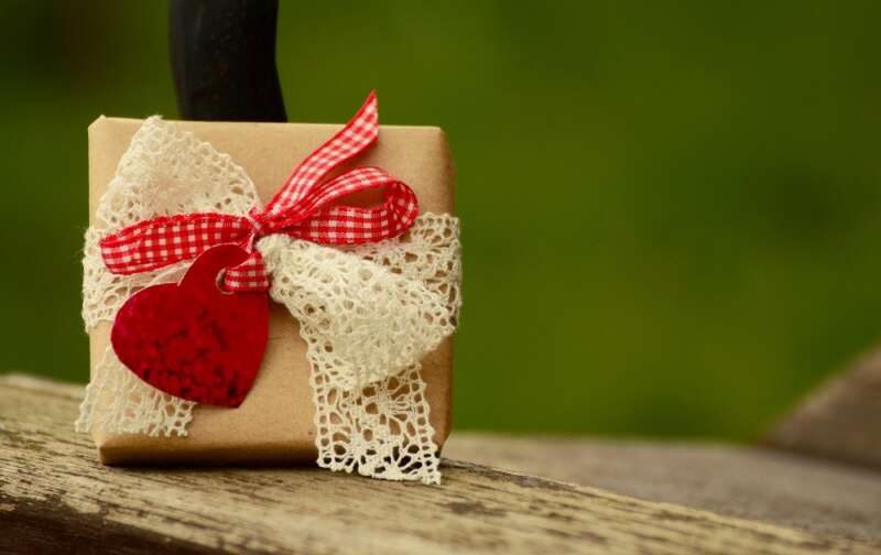 Pakowanie prezentów – papier i torby prezentowe czy pudełka i torby papierowe?